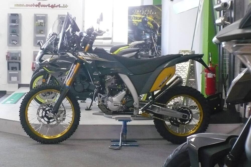 AJP PR7 650 Adventure Gold Edition (2025 - 26) (2)