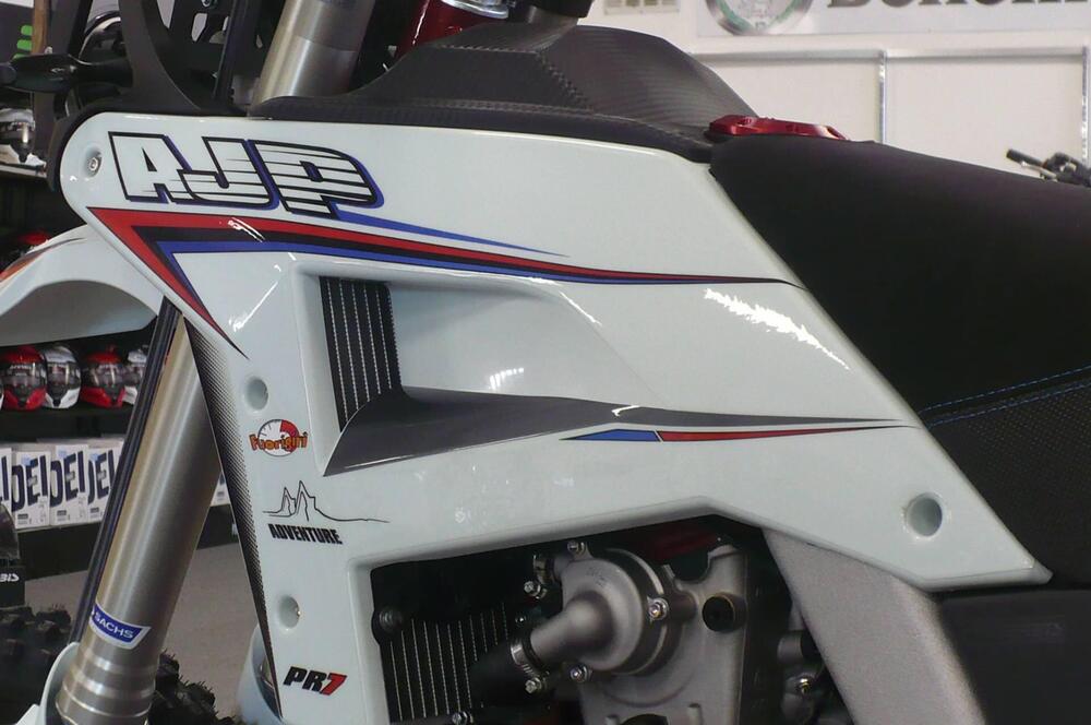 AJP PR7 650 Adventure (2021 - 24) (9)