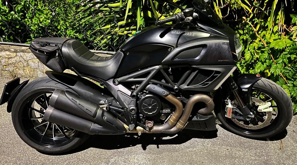 Ducati Diavel 1200 Dark (2012 - 13) (2)
