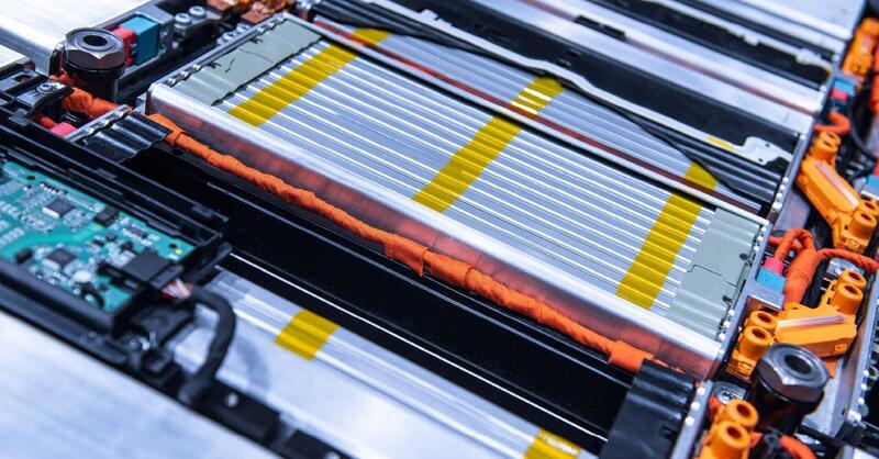 Batterie auto elettriche: quanto durano davvero? Uno studio su 22.700 veicoli svela la verit&agrave;