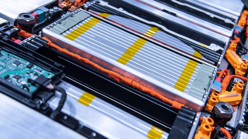 Batterie auto elettriche: quanto durano davvero? Uno studio su 22.700 veicoli svela la verit&agrave;