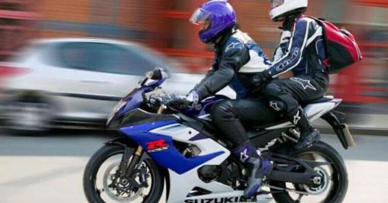 Vietato andare in due in moto perch&eacute; lo fanno i sacari. La nuova regola in Per&ugrave;