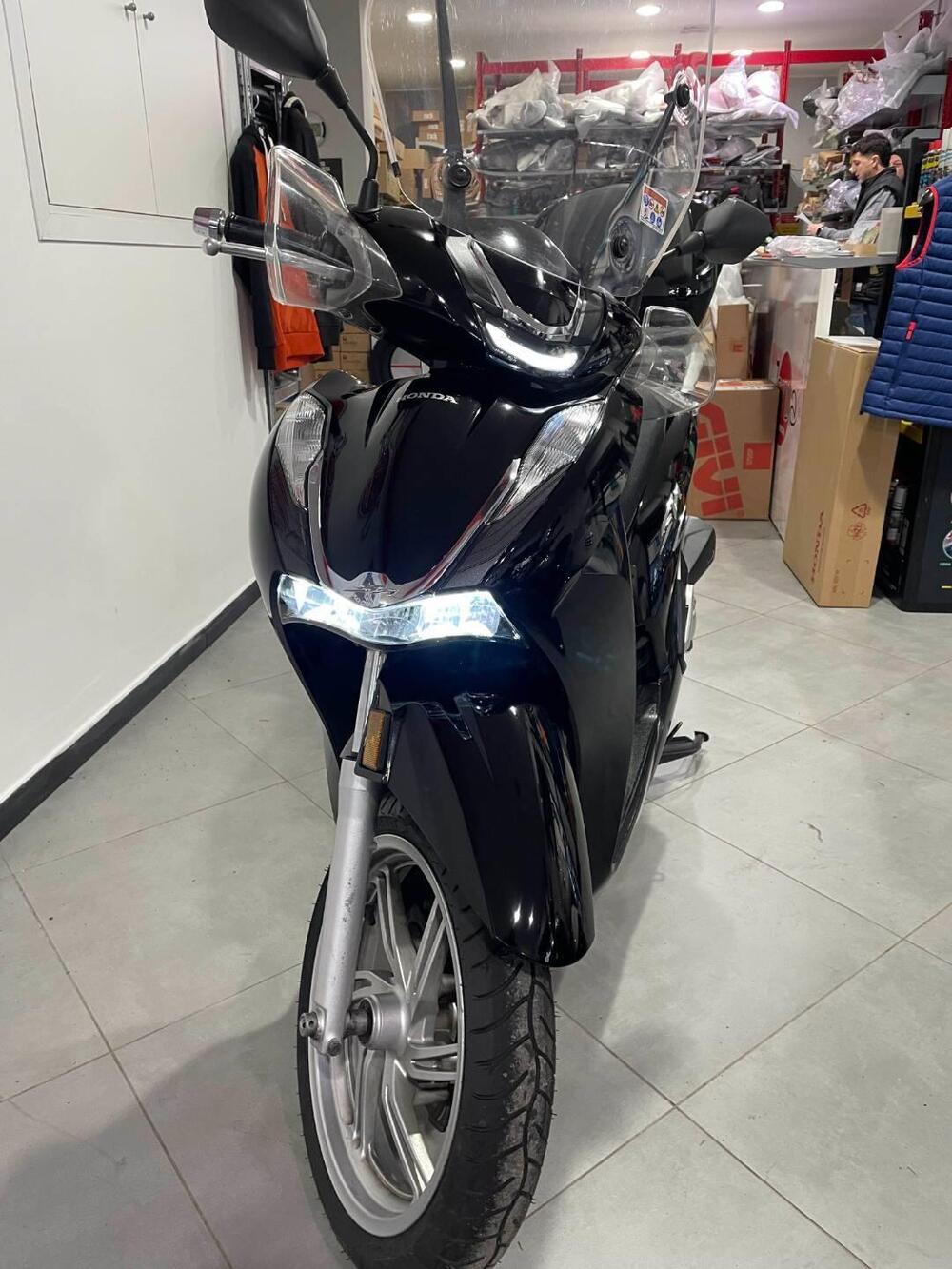 Honda SH 350 (2021 - 24) (2)