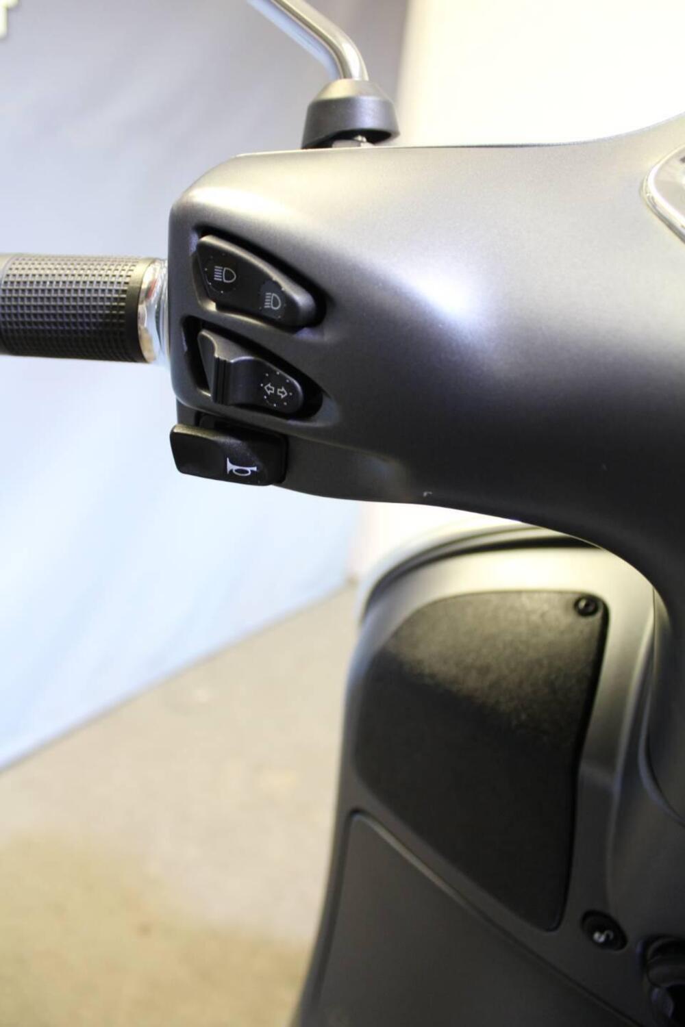 Vespa GTS 300 Super Sport Hpe (2021 - 22) (10)