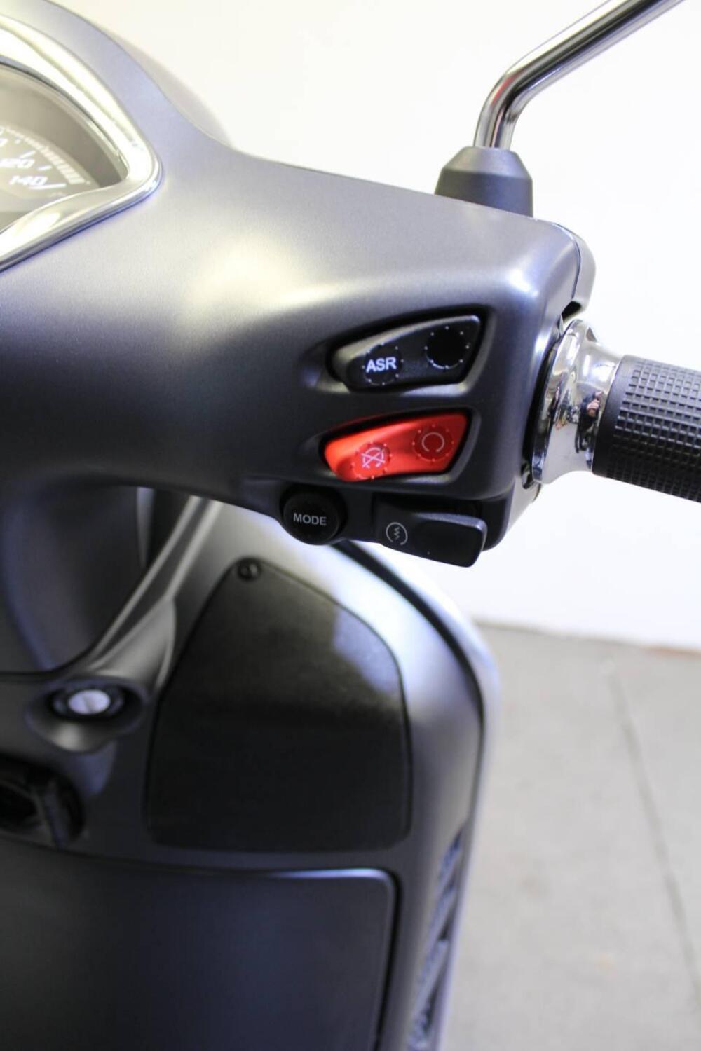 Vespa GTS 300 Super Sport Hpe (2021 - 22) (11)