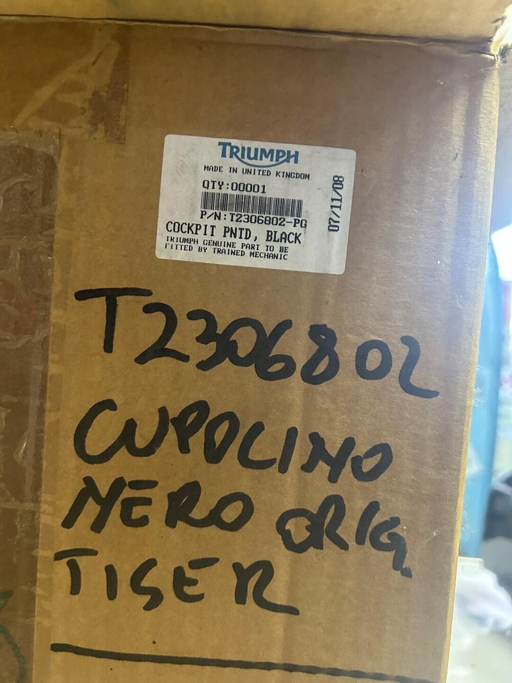 Cupolino nero originale Triumph per Tiser (2)