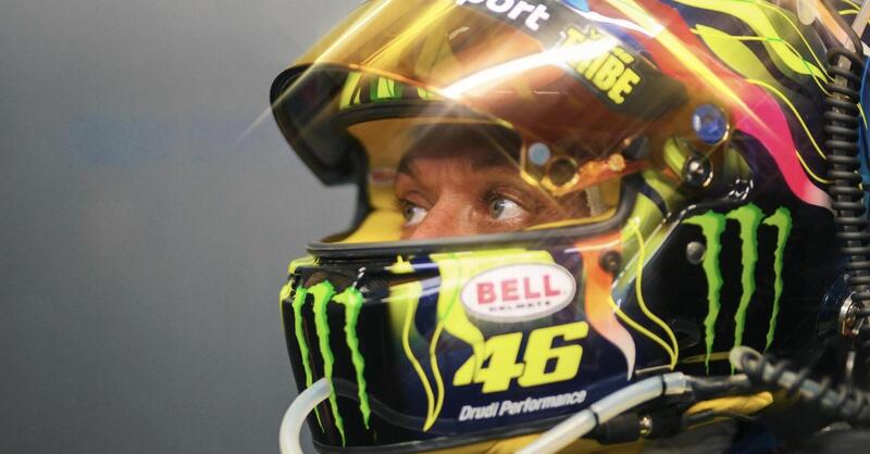 Valentino Rossi resta con BMW
