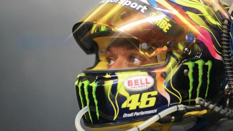 Valentino Rossi resta con BMW