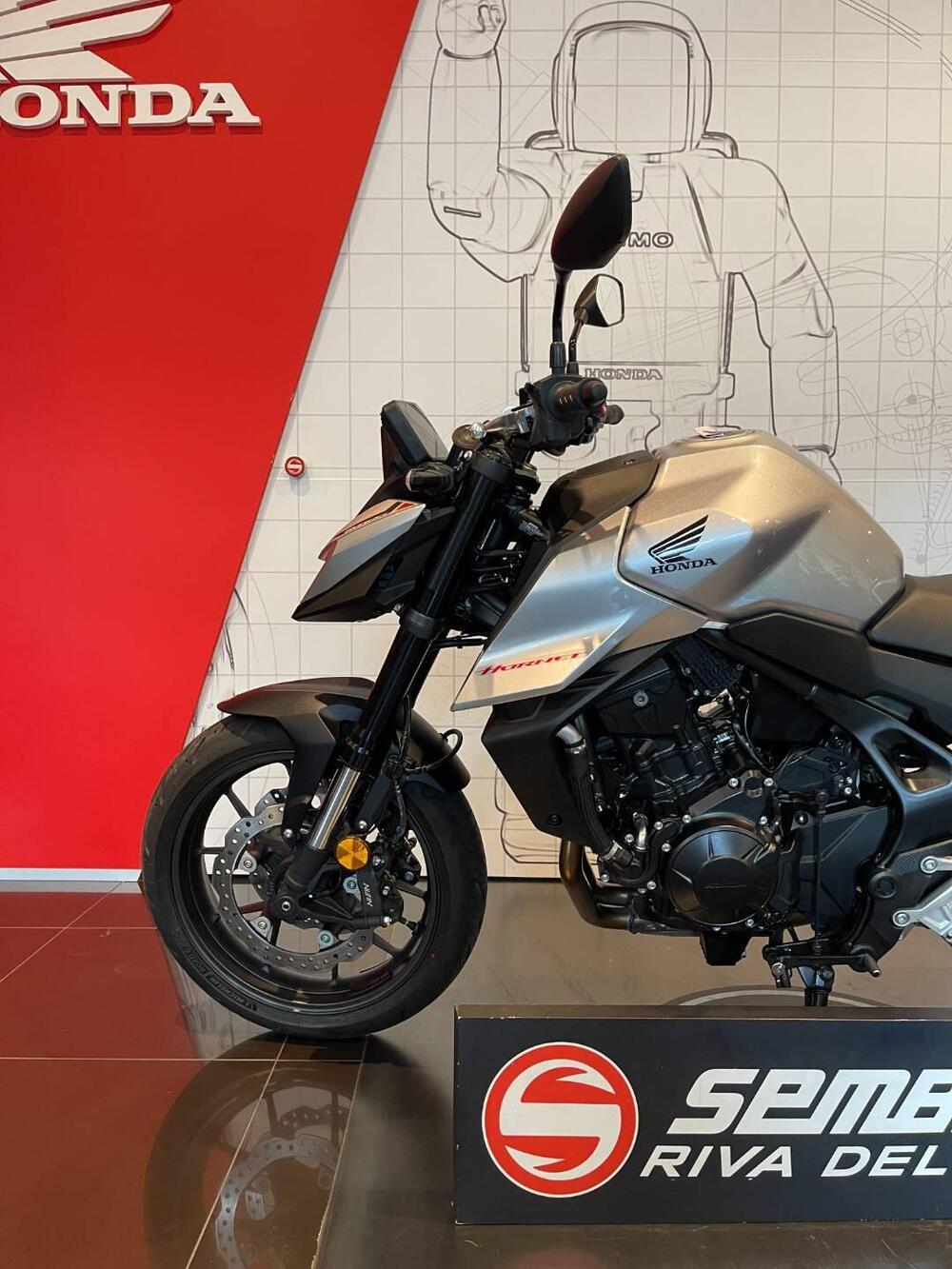 Honda CB 750 Hornet (2025) (6)