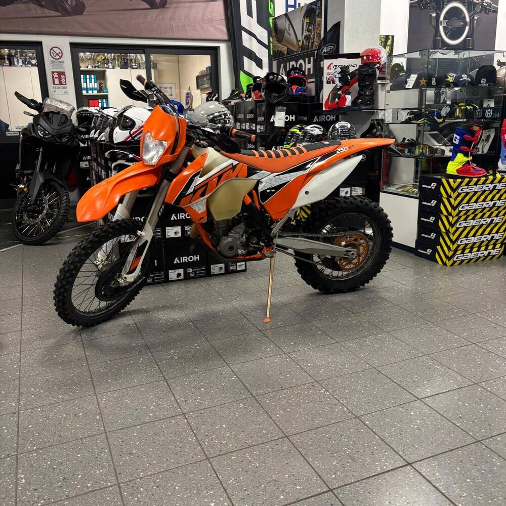 KTM 250 EXC-F (2016) (2)