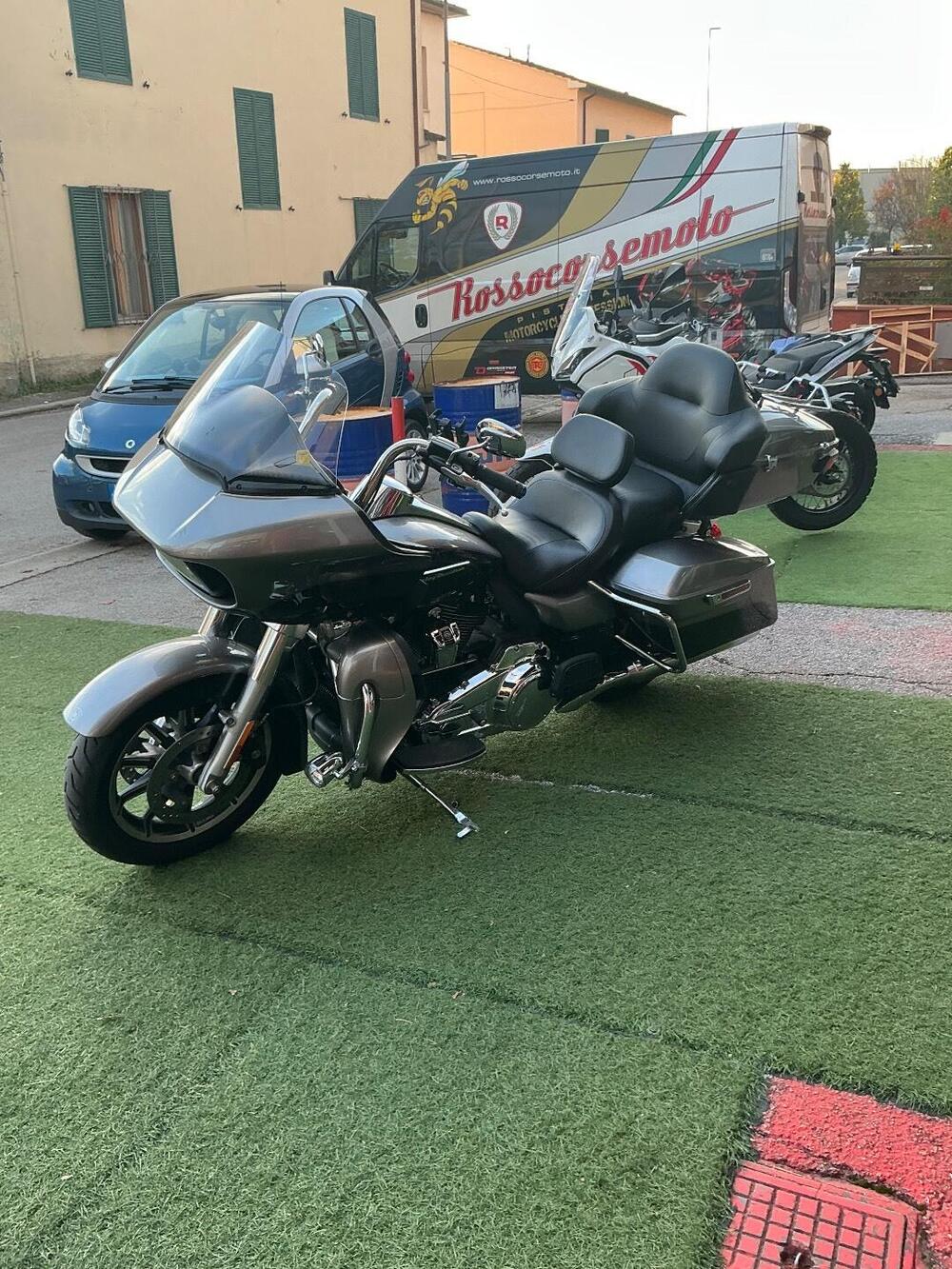 Harley-Davidson 107 Road Glide Ultra (2017 - 18) - FLTRU (2)