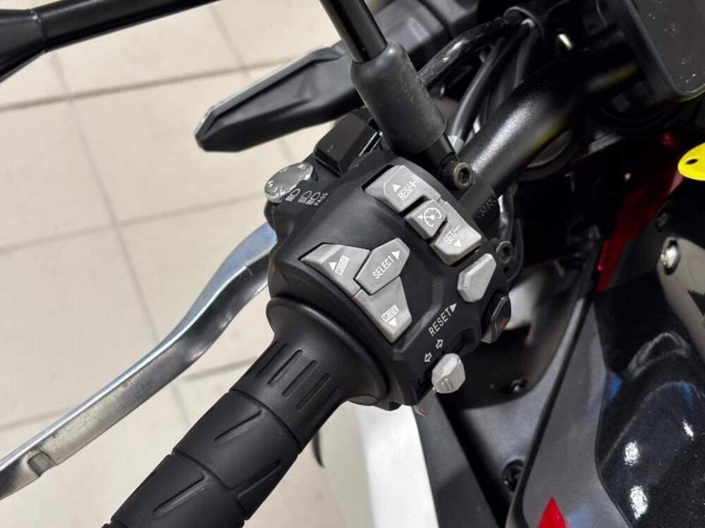 Kawasaki Z 900 (2025 - 26) (10)