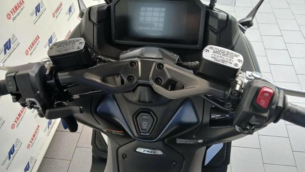 Yamaha T-Max 560 (2022 - 24) (4)