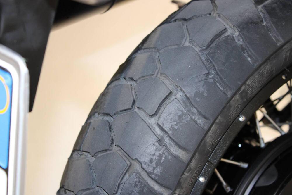 Moto Guzzi V85 TT (2021 - 23) (8)