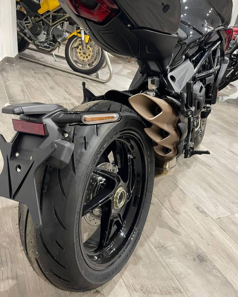 MV Agusta Brutale 800 R (2023 - 25) (15)