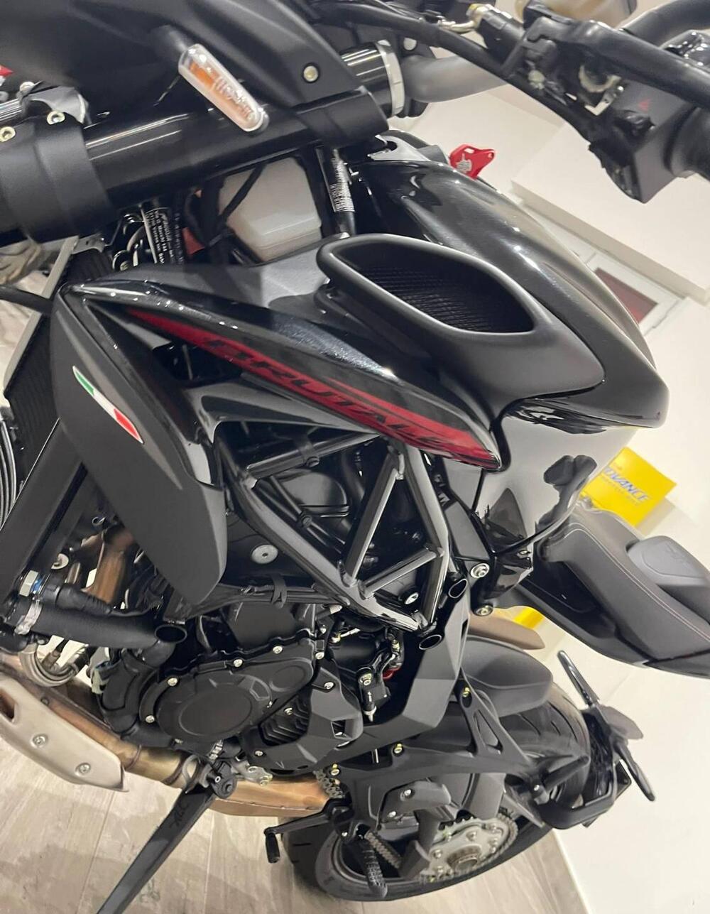 MV Agusta Brutale 800 R (2023 - 25) (11)