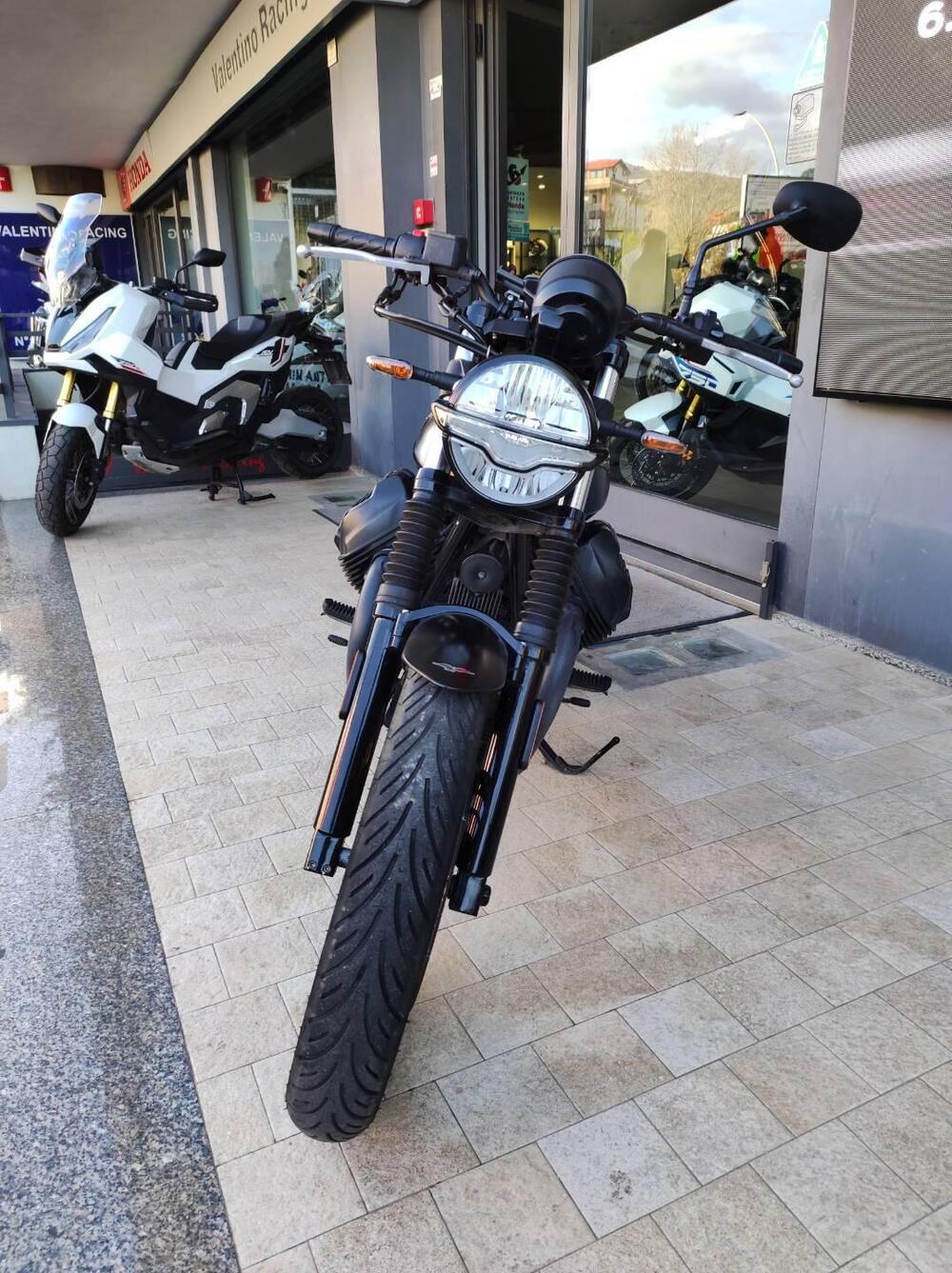 Moto Guzzi V7 Stone (2021 - 24) (3)