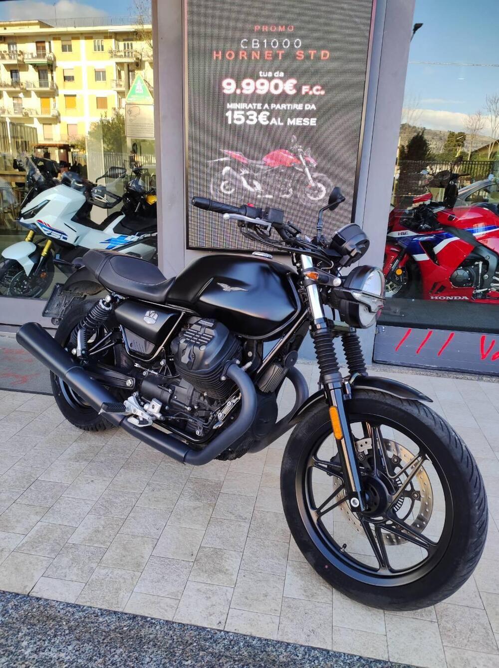 Moto Guzzi V7 Stone (2021 - 24)