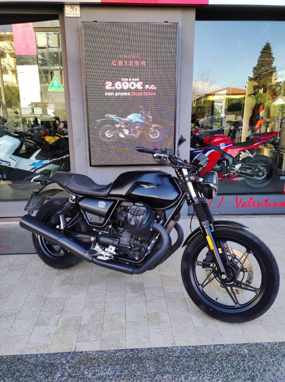 Moto Guzzi V7 Stone (2021 - 24) (4)