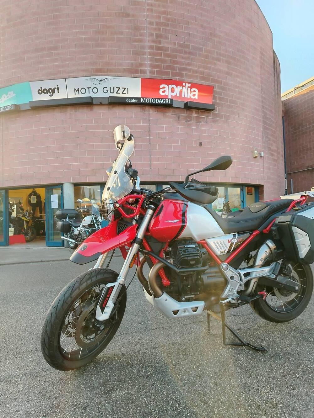 Moto Guzzi V85 TT Evocative Graphics (2021 - 23)