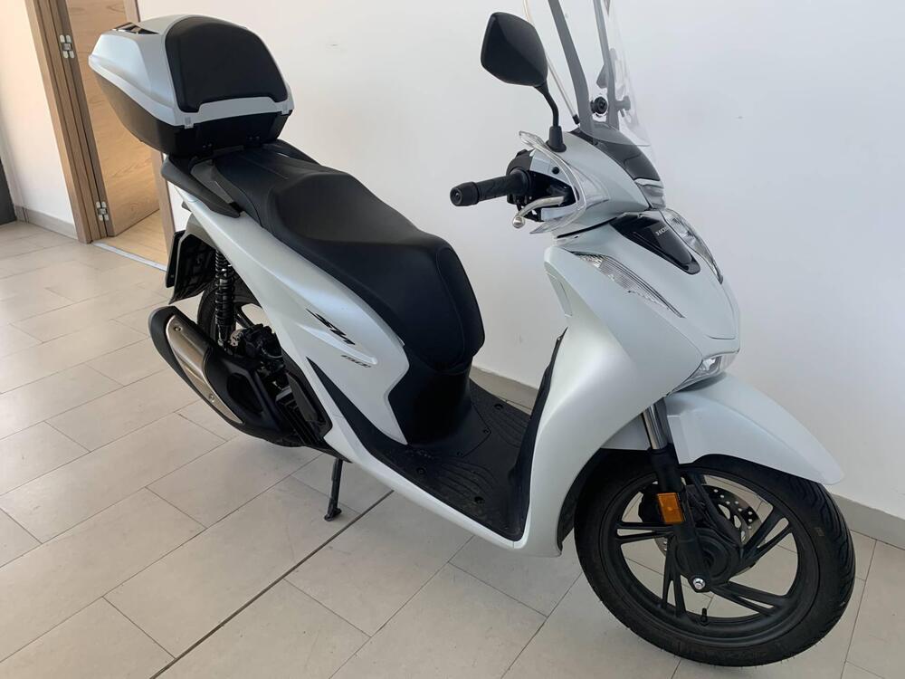 Honda SH 150i (2024 - 25) (2)