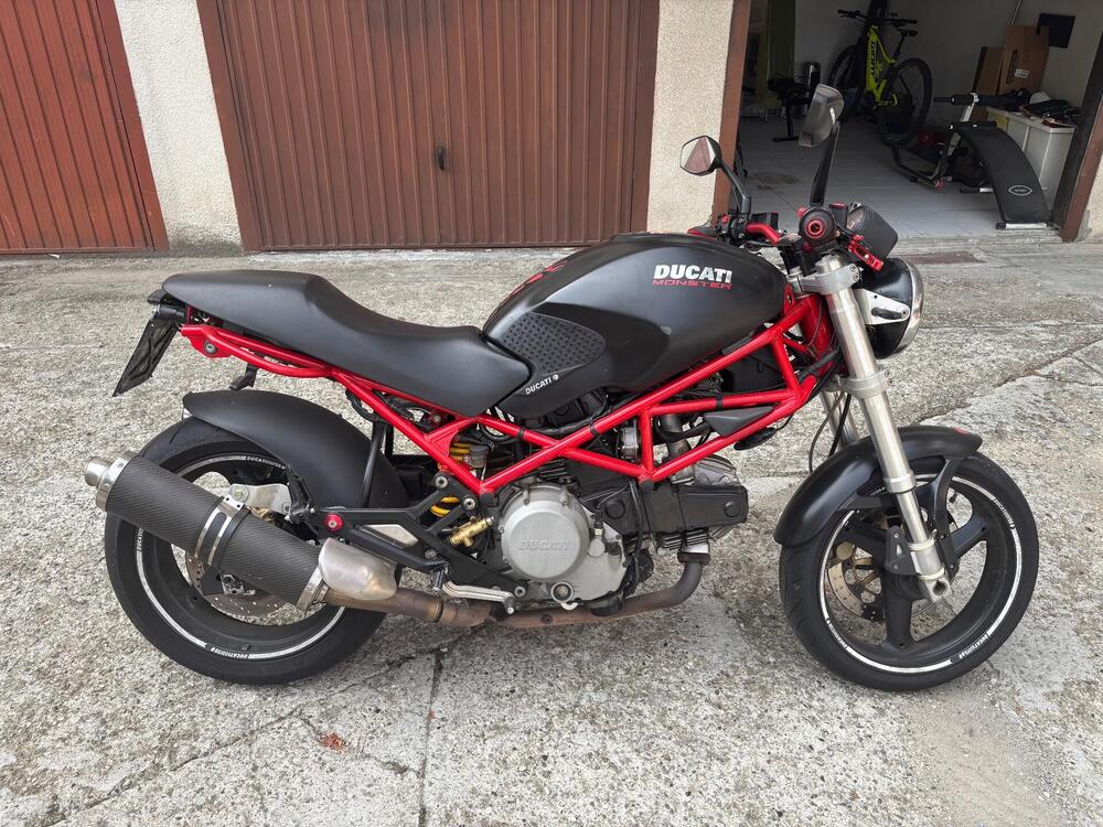 Ducati Monster 600 Dark (1998 - 01) (2)