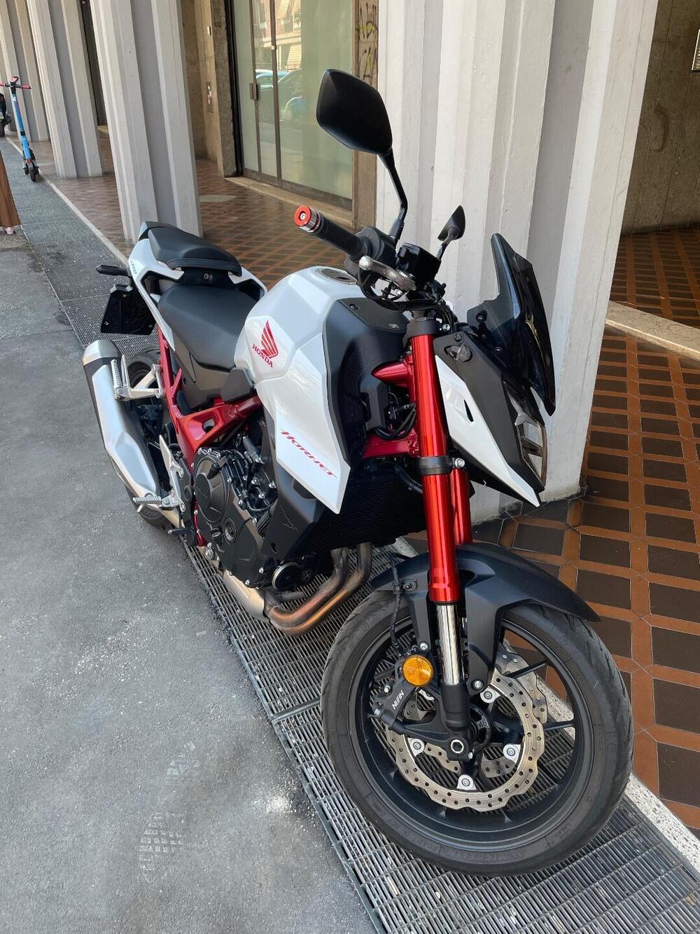 Honda CB 750 Hornet (2023 - 24) (5)