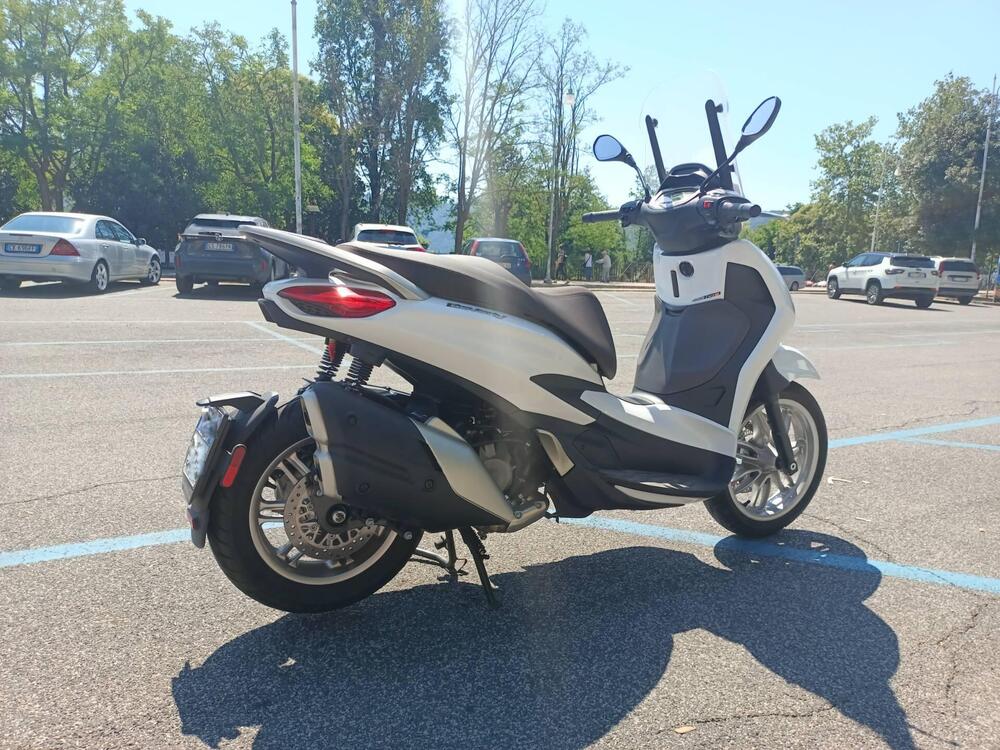 Piaggio Beverly 400 ABS-ASR (2021 - 24) (4)