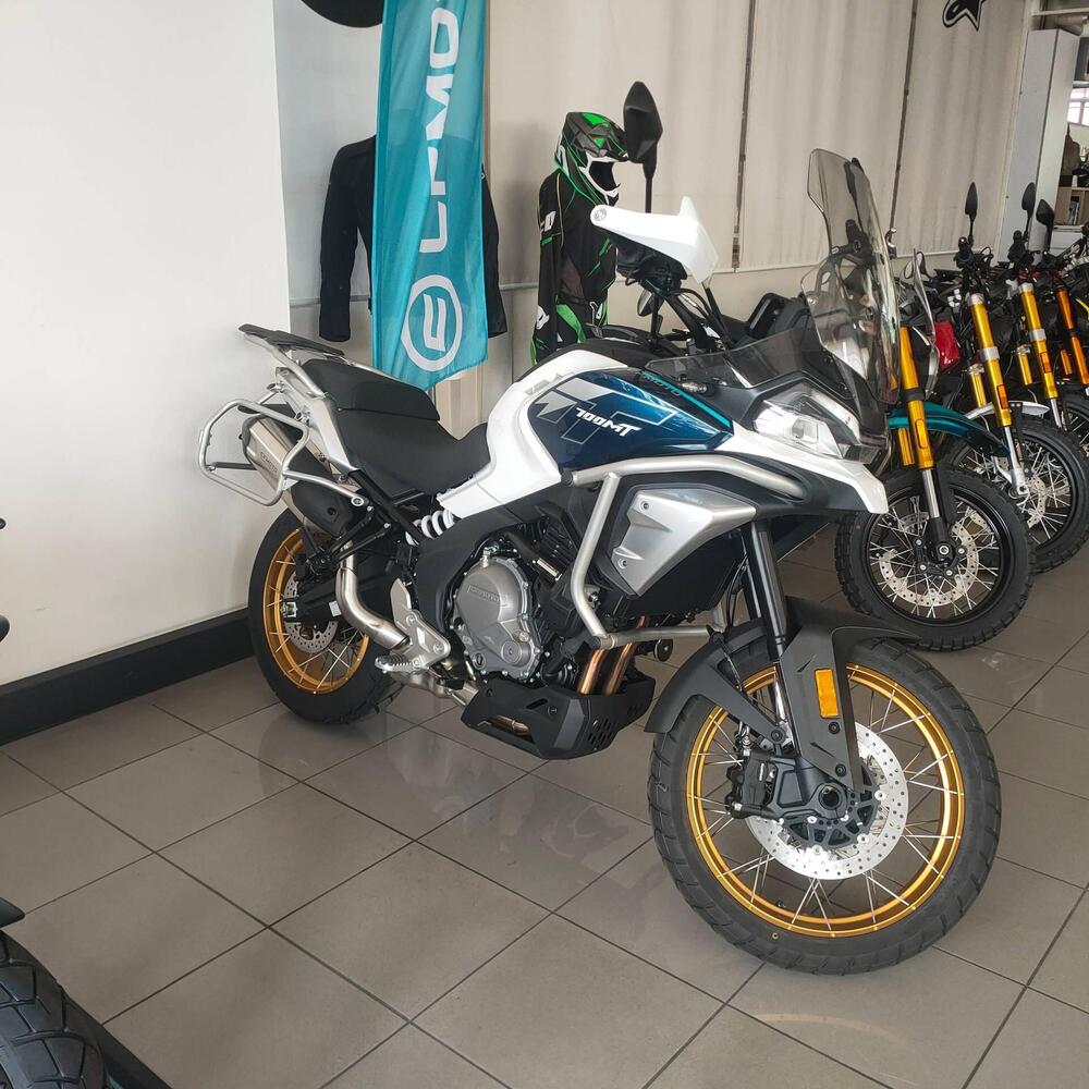 CFMOTO 700MT Adventure (2025 - 26)