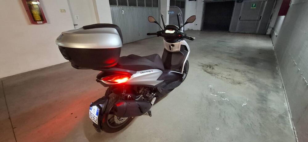 Piaggio Beverly 300 S ABS-ASR (2021 - 25) (2)