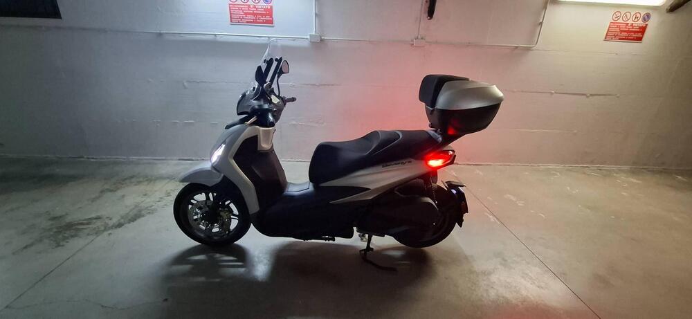 Piaggio Beverly 300 S ABS-ASR (2021 - 25) (3)