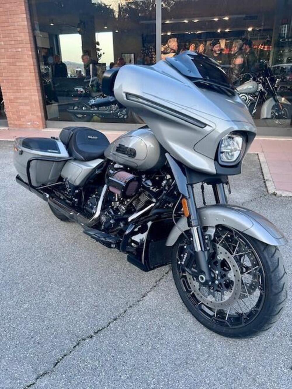 Harley-Davidson CVO Street Glide (2023) (2)