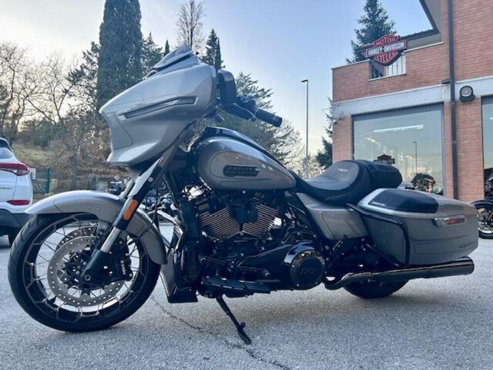 Harley-Davidson CVO Street Glide (2023) (3)