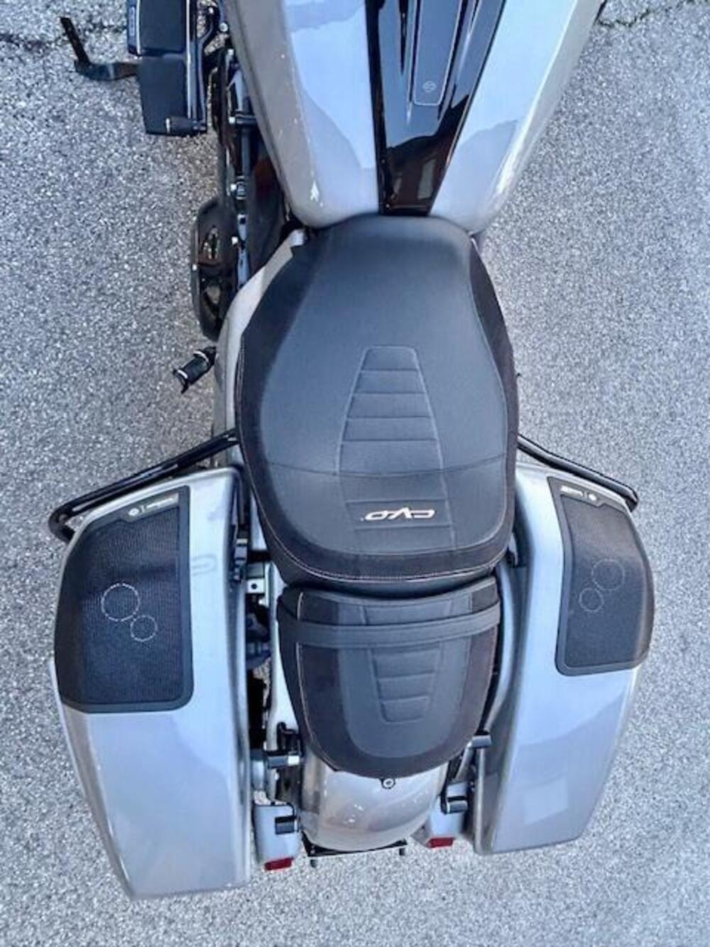 Harley-Davidson CVO Street Glide (2023) (7)