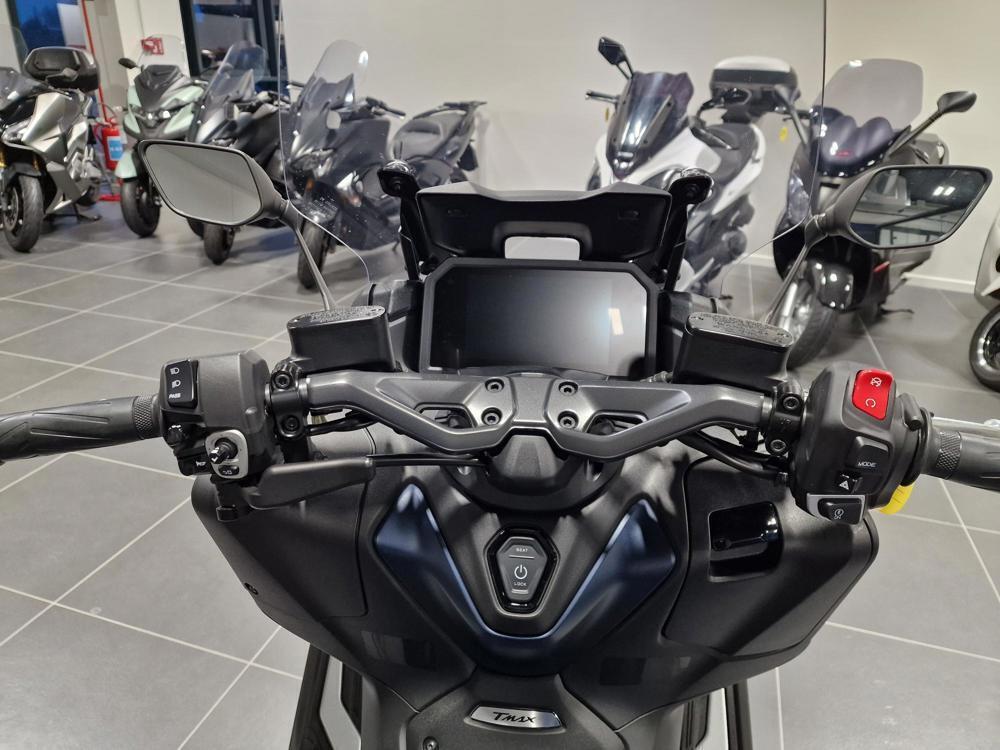 Yamaha T-Max 560 (2022 - 24) (2)