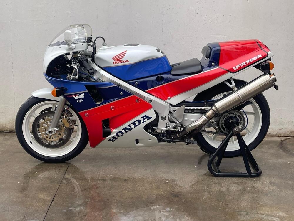 Honda VFR 750 R RC30 (2)