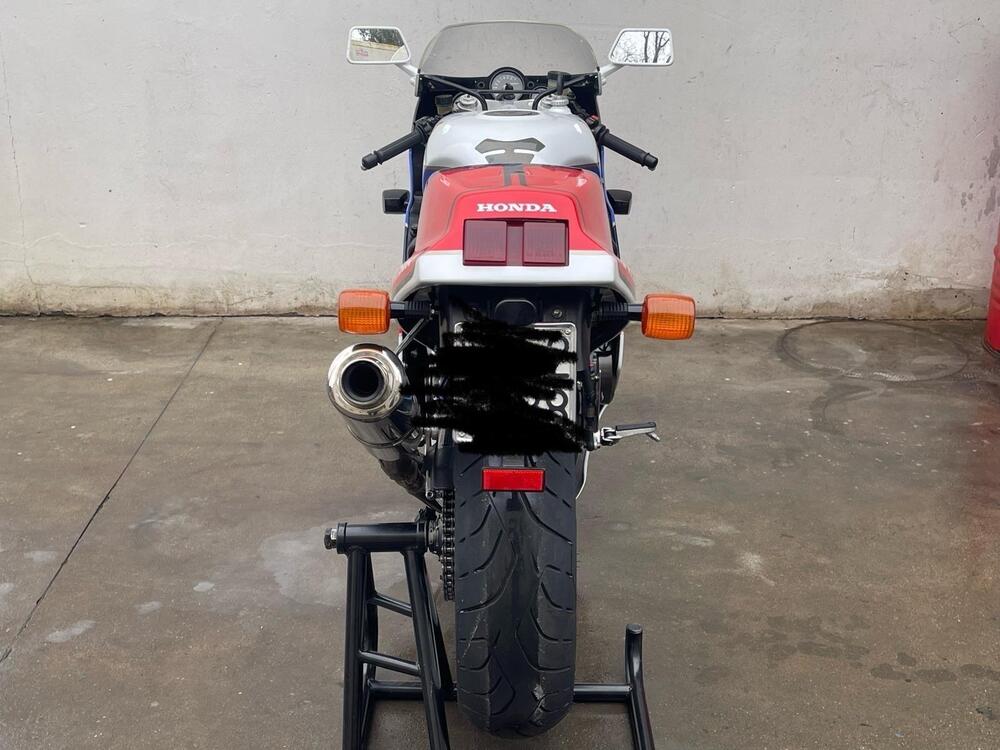 Honda VFR 750 R RC30 (3)