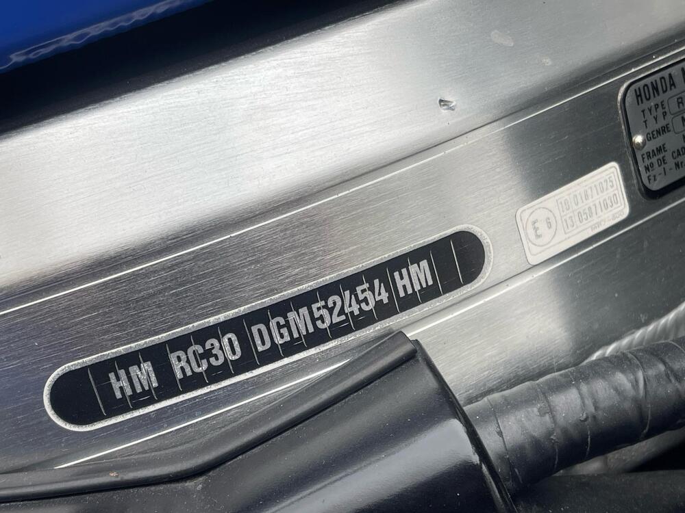 Honda VFR 750 R RC30 (4)