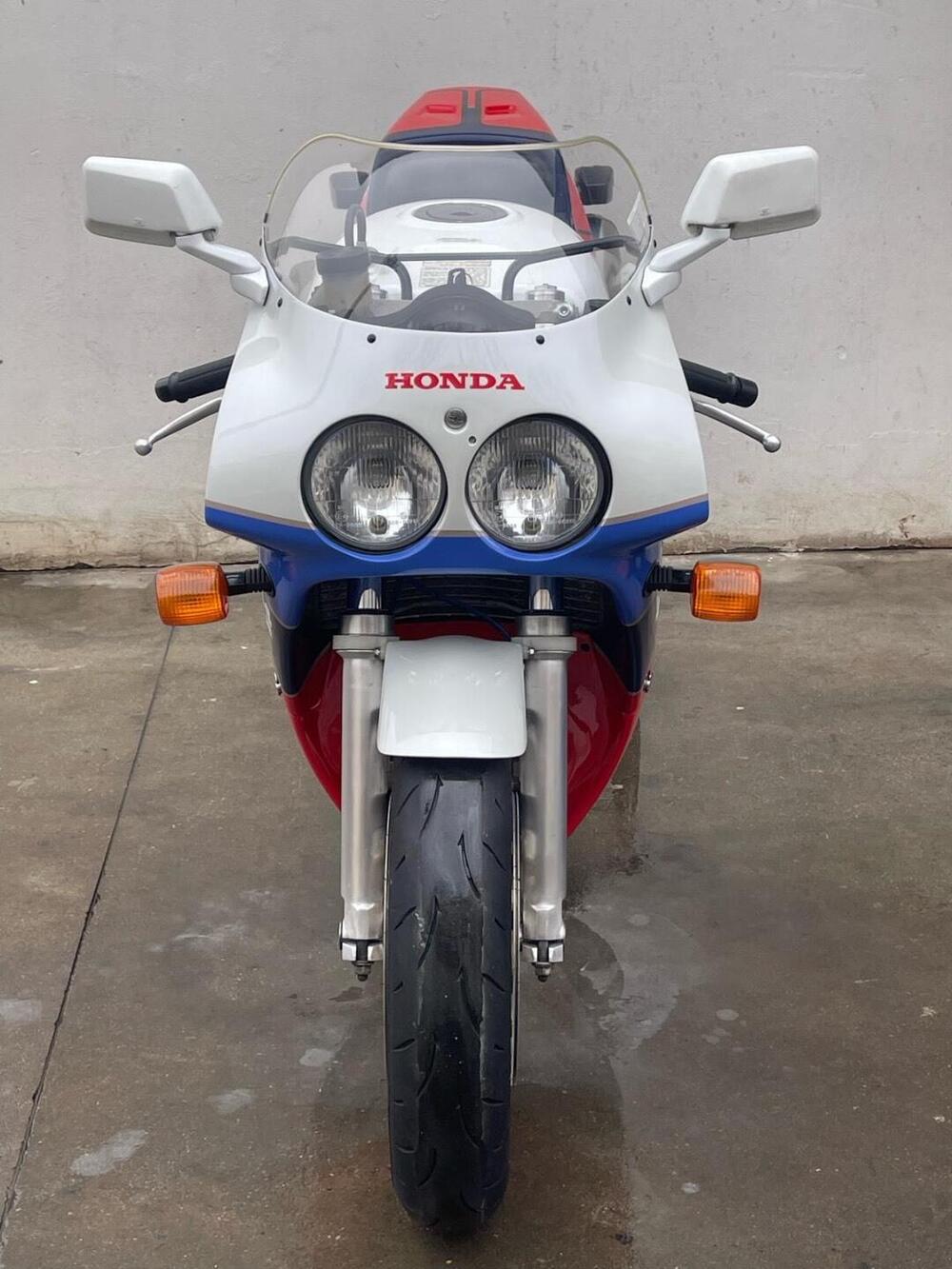 Honda VFR 750 R RC30 (6)