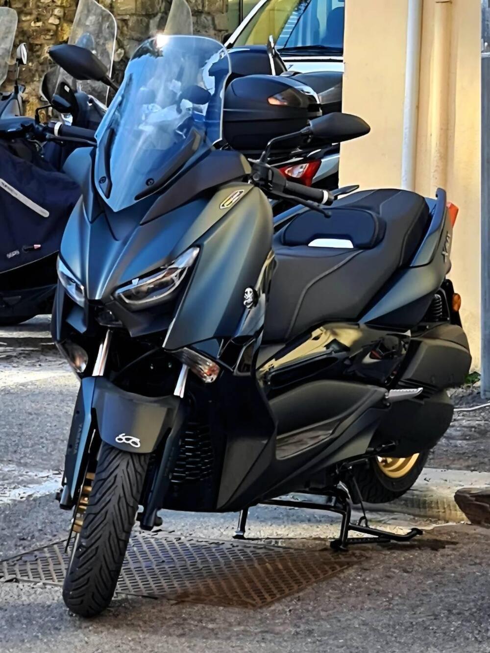 Yamaha X-Max 300 Tech Max (2021 - 24) (2)