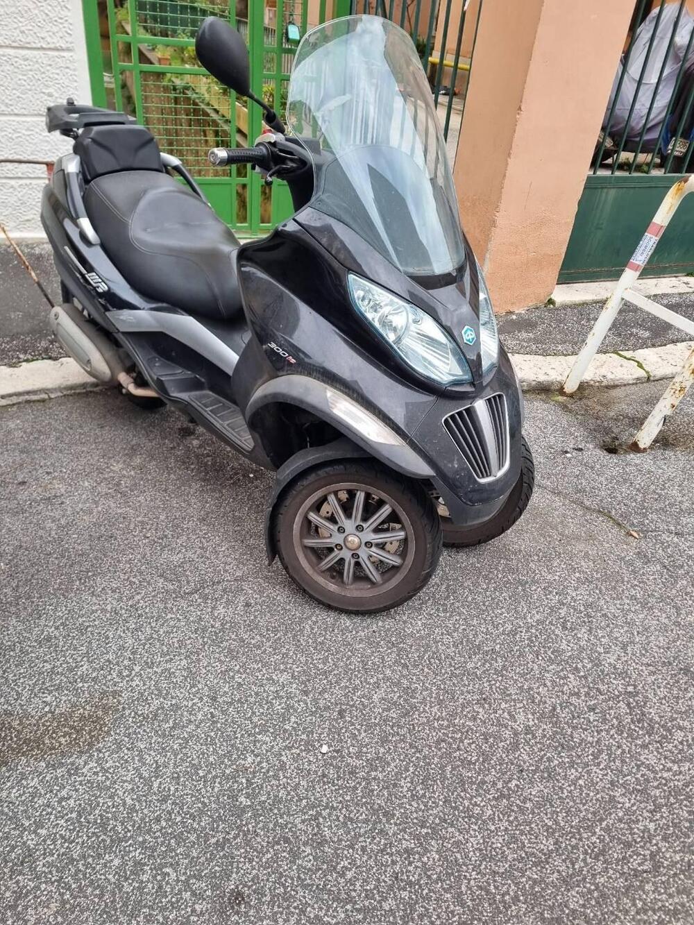 Piaggio MP3 300 (2010 - 11) (3)