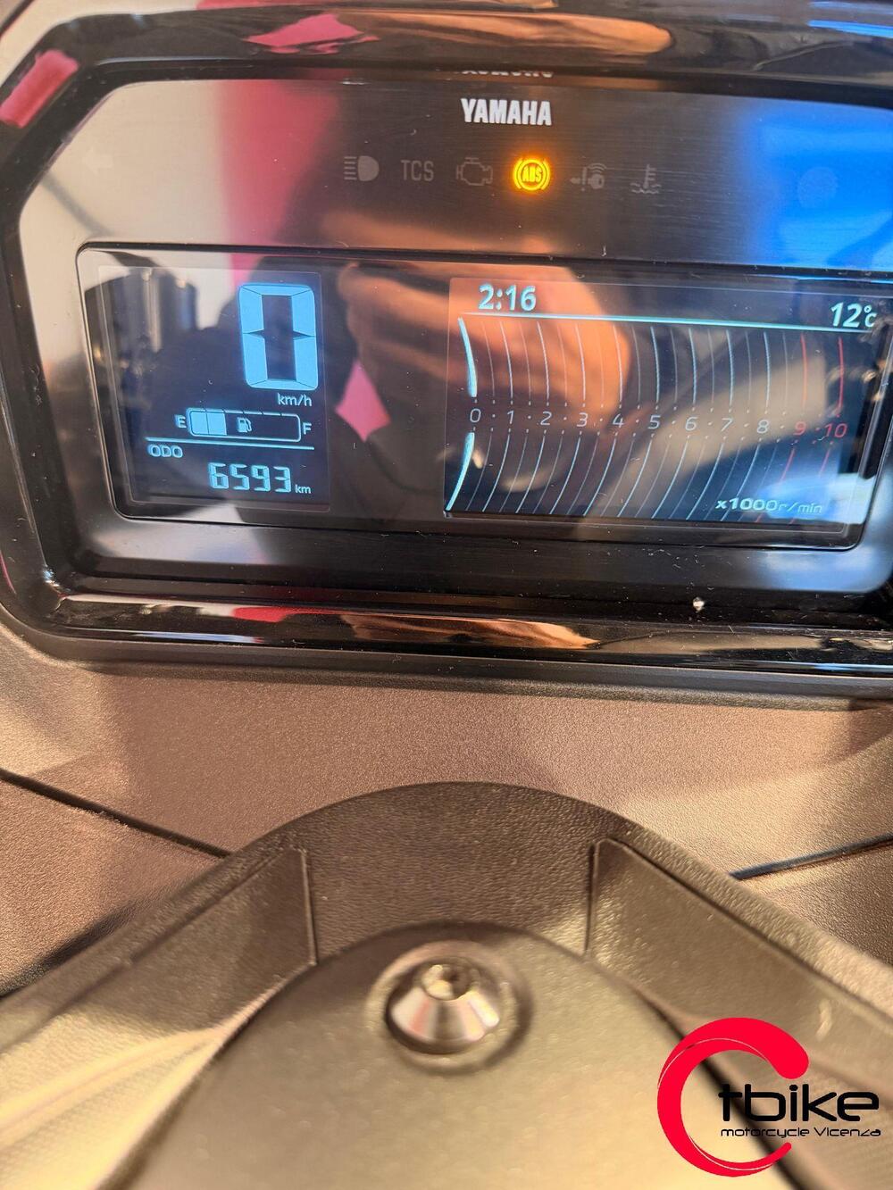 Yamaha X-Max 300 Tech Max (2025 - 26) (3)