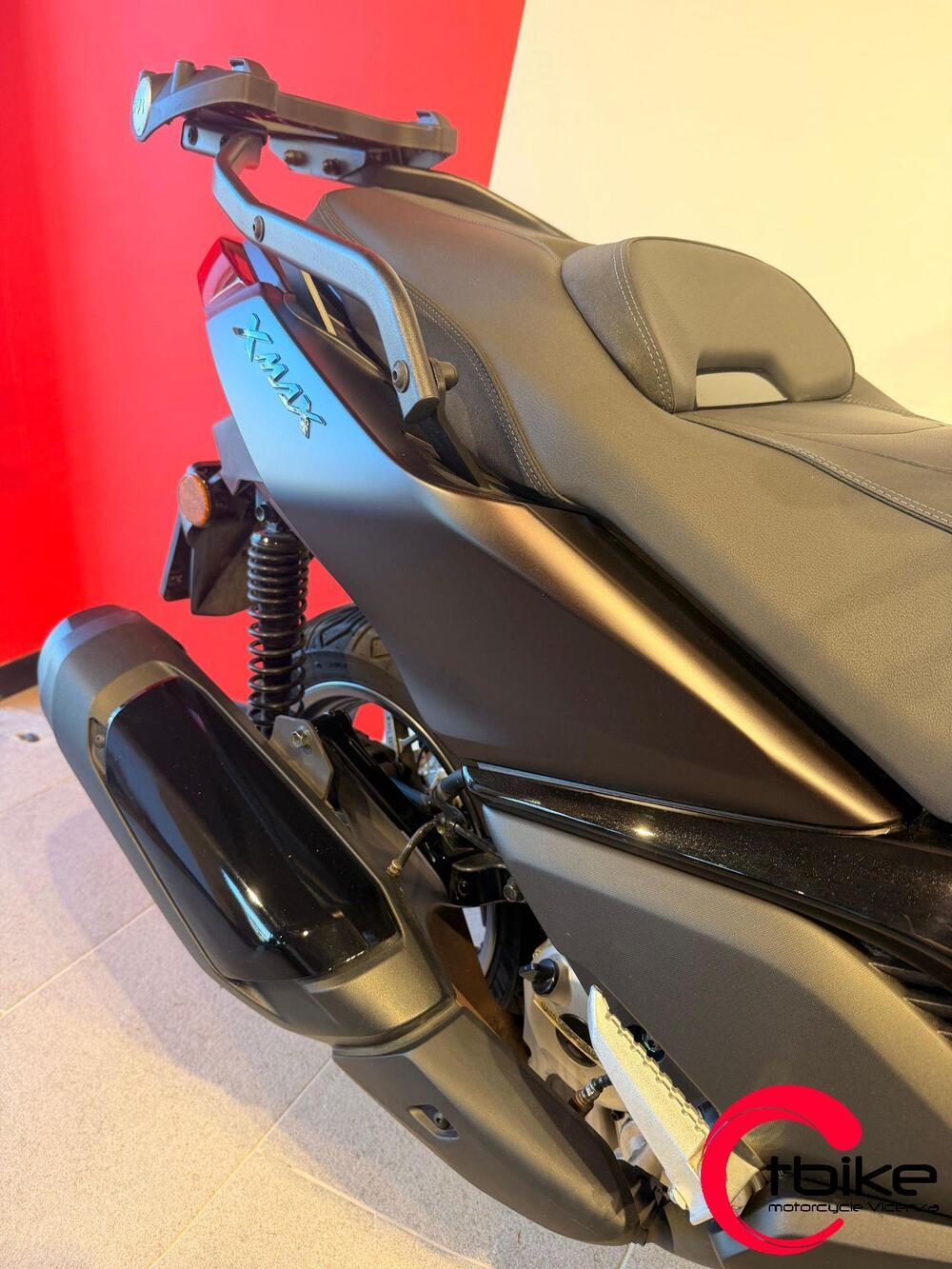 Yamaha X-Max 300 Tech Max (2025 - 26) (4)