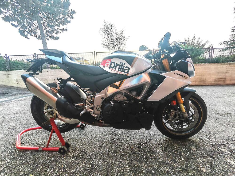 Aprilia Tuono V4 Factory (2021 - 24) (2)