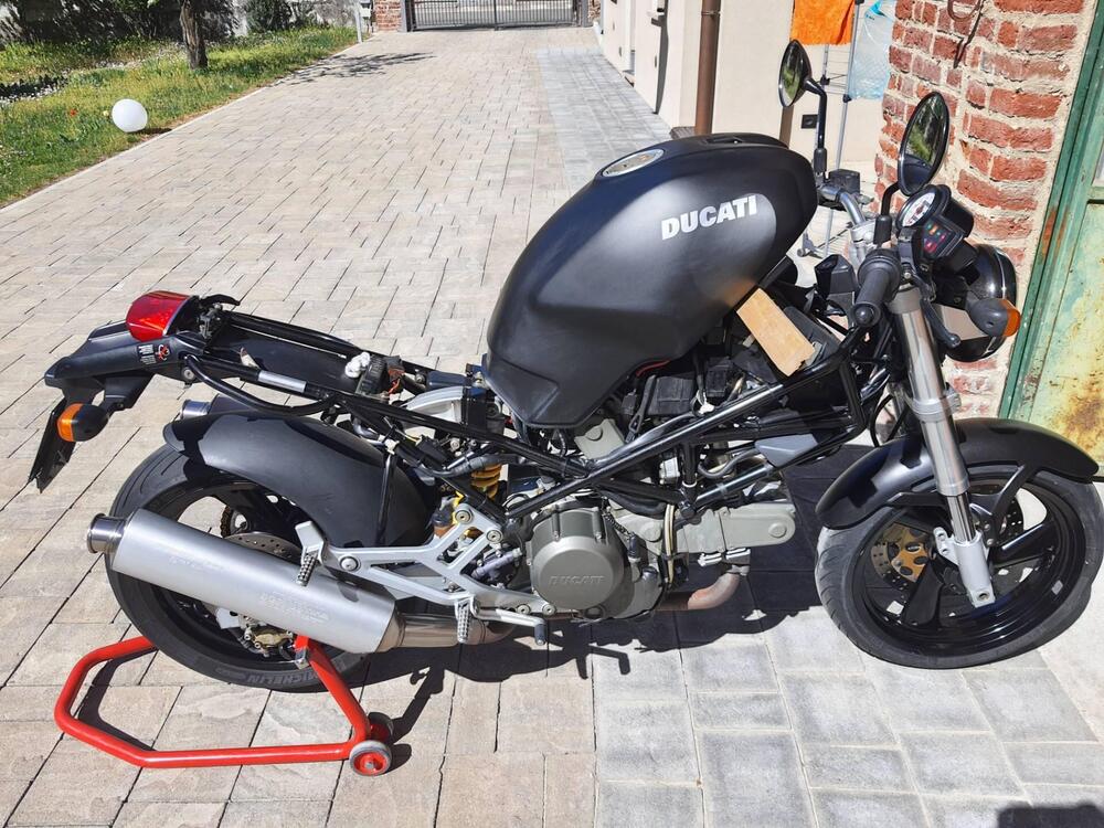 Ducati Monster 600 Dark (1998 - 01) (5)