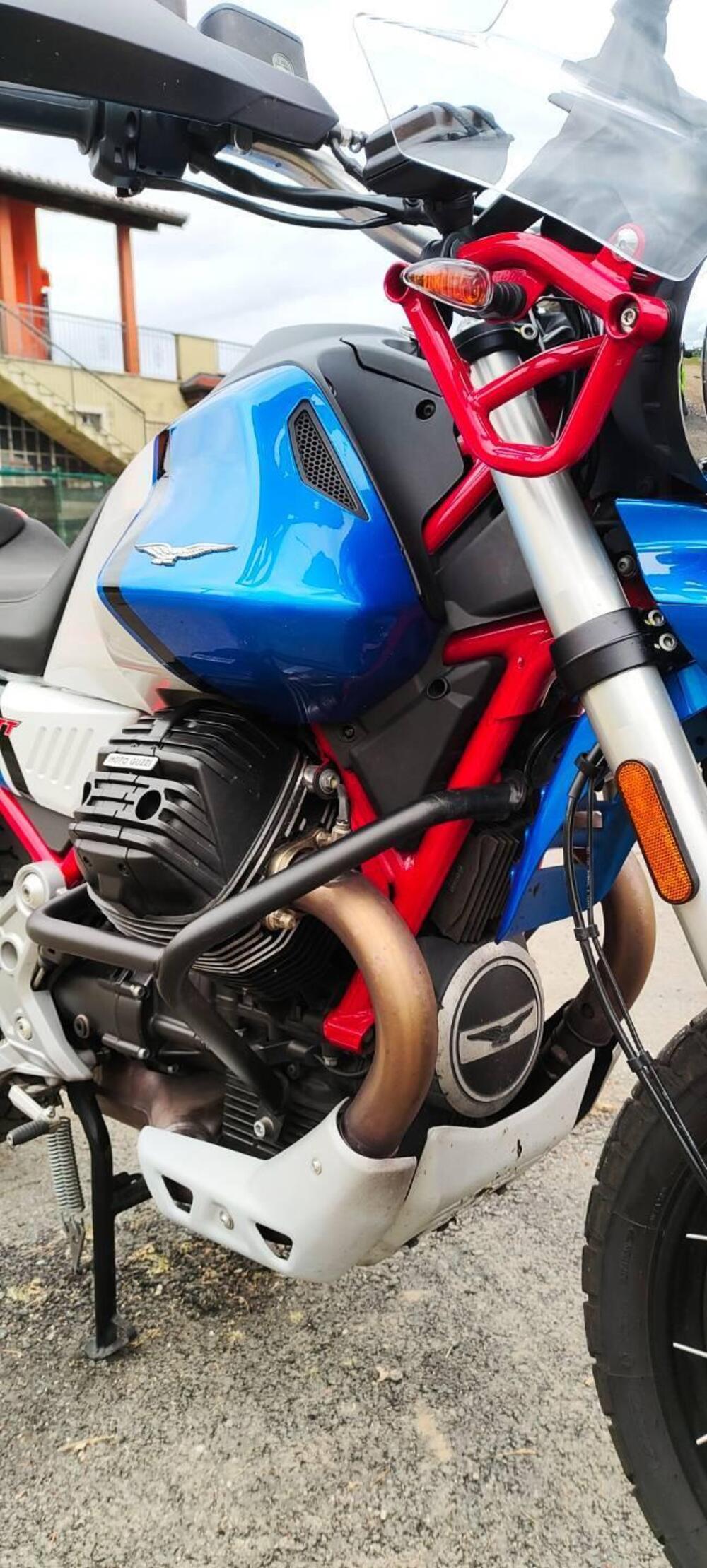 Moto Guzzi V85 TT Evocative Graphics (2021 - 23) (8)