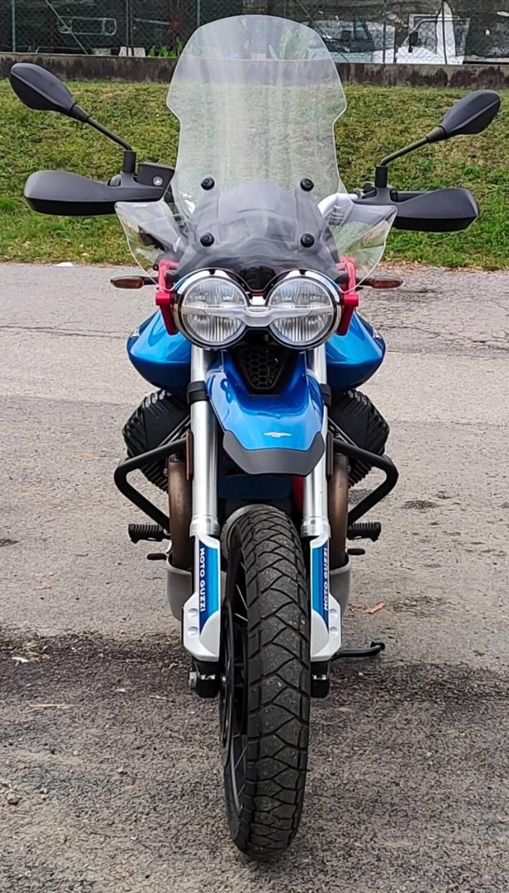 Moto Guzzi V85 TT Evocative Graphics (2021 - 23) (9)