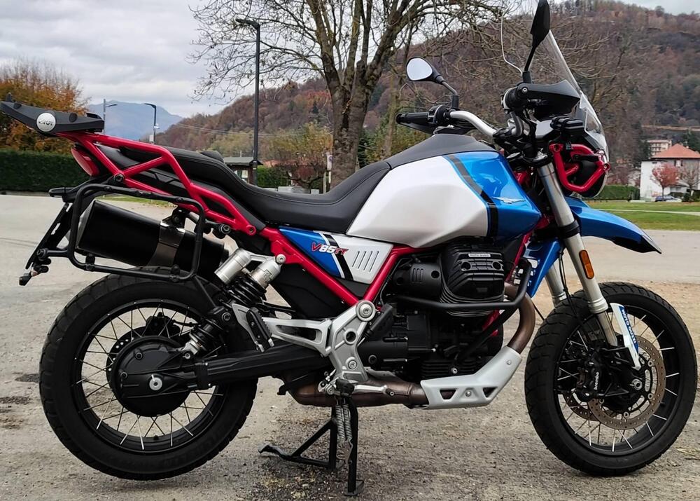 Moto Guzzi V85 TT Evocative Graphics (2021 - 23) (5)