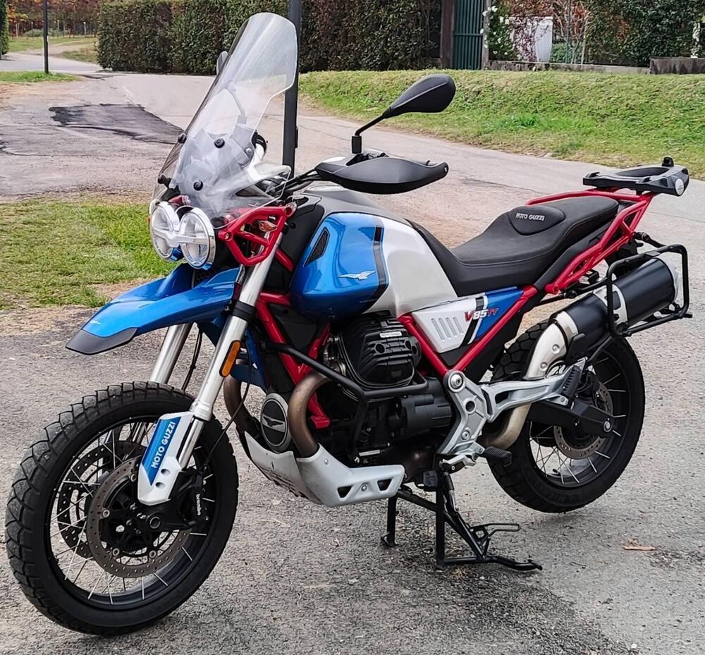 Moto Guzzi V85 TT Evocative Graphics (2021 - 23) (6)