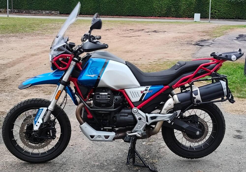 Moto Guzzi V85 TT Evocative Graphics (2021 - 23) (10)